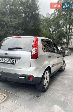 Хэтчбек Ford Fiesta 2008 в 