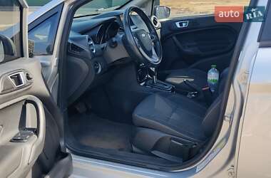 Хэтчбек Ford Fiesta 2016 в 