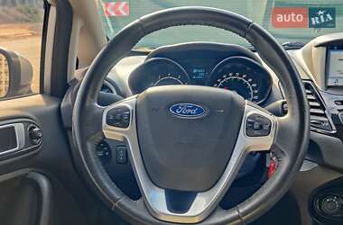 Хэтчбек Ford Fiesta 2016 в 