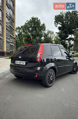 Хэтчбек Ford Fiesta 2006 в 