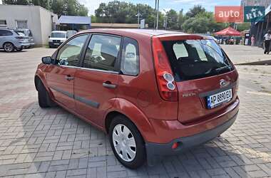 Хэтчбек Ford Fiesta 2006 в 