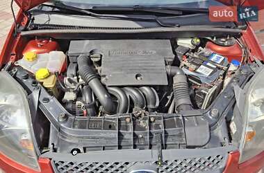 Хэтчбек Ford Fiesta 2006 в 