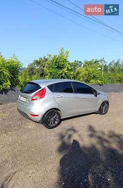 Хэтчбек Ford Fiesta 2012 в 