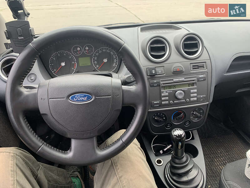 Хэтчбек Ford Fiesta 2006 в Харькове