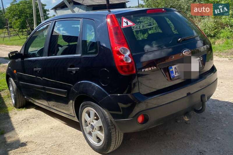 Хэтчбек Ford Fiesta 2005 в Тлумаче