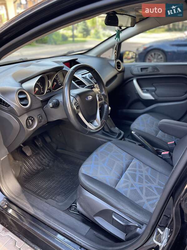 Седан Ford Fiesta 2012 в Києві