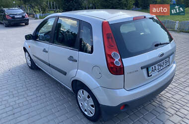 Хэтчбек Ford Fiesta 2006 в 