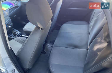 Хэтчбек Ford Fiesta 2006 в 