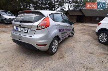 Хэтчбек Ford Fiesta 2015 в 