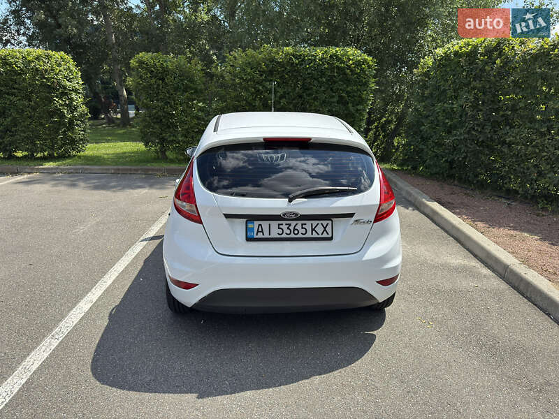 Хэтчбек Ford Fiesta 2012 в Киеве