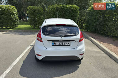 Хэтчбек Ford Fiesta 2012 в 