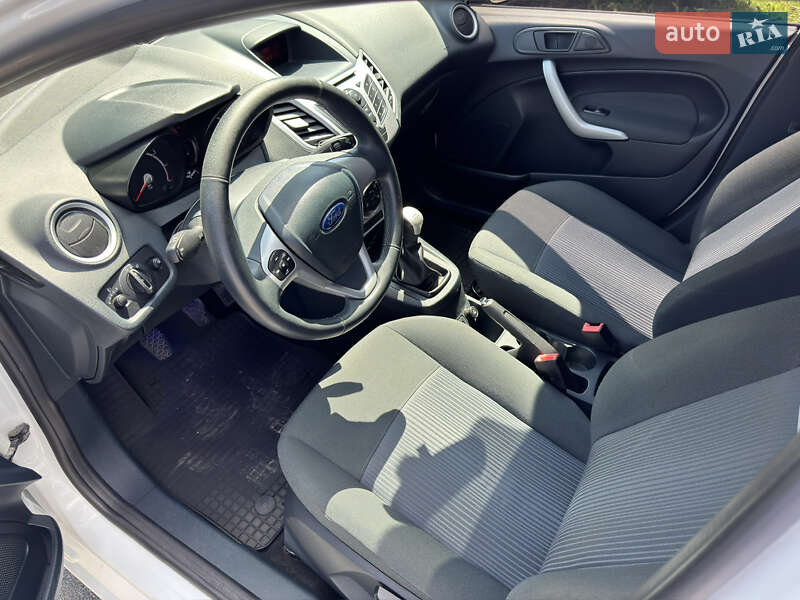 Хэтчбек Ford Fiesta 2012 в Киеве