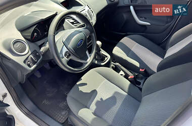 Хэтчбек Ford Fiesta 2012 в 