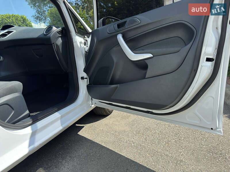 Хэтчбек Ford Fiesta 2012 в Киеве