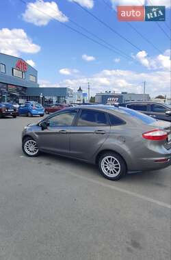 Седан Ford Fiesta 2013 в 