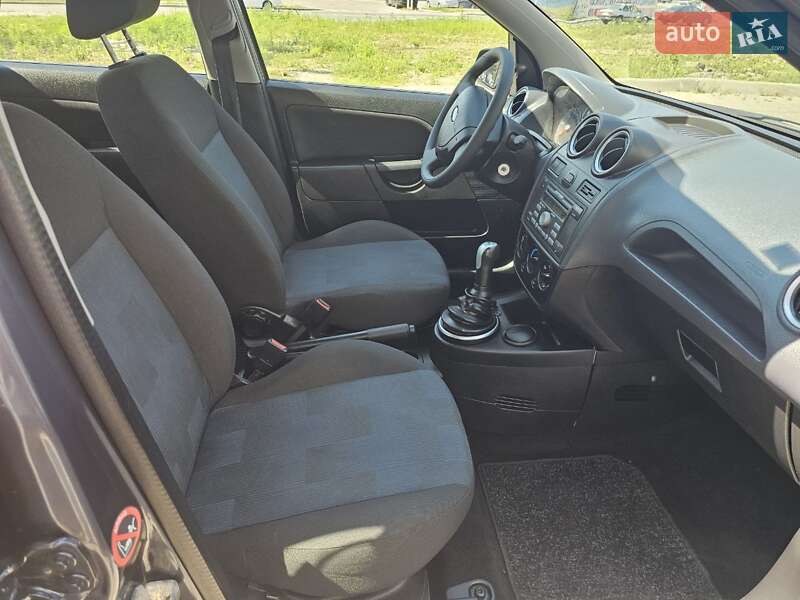 Хэтчбек Ford Fiesta 2008 в Виннице