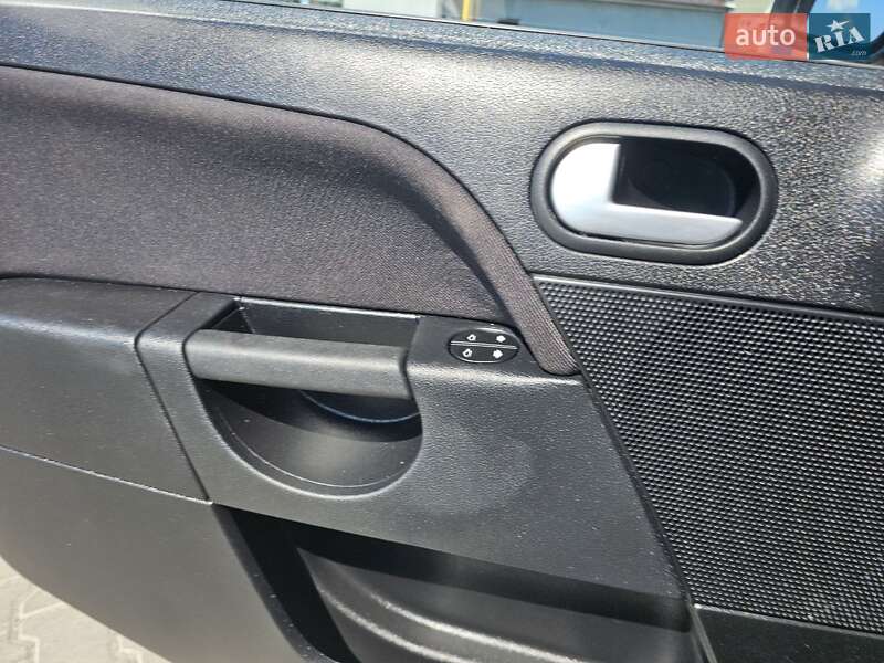 Хэтчбек Ford Fiesta 2008 в Виннице