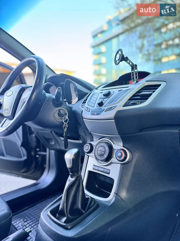 Хэтчбек Ford Fiesta 2012 в Киеве