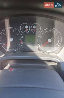 Хэтчбек Ford Fiesta 2006 в 