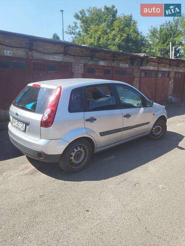 Хэтчбек Ford Fiesta 2006 в Киеве