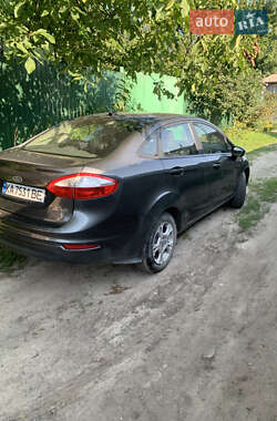 Седан Ford Fiesta 2015 в 