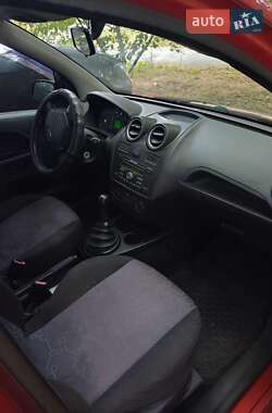 Хэтчбек Ford Fiesta 2007 в 