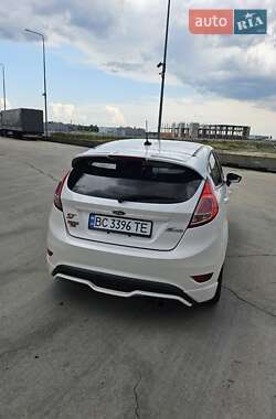 Хэтчбек Ford Fiesta 2016 в 