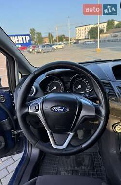 Хэтчбек Ford Fiesta 2013 в 