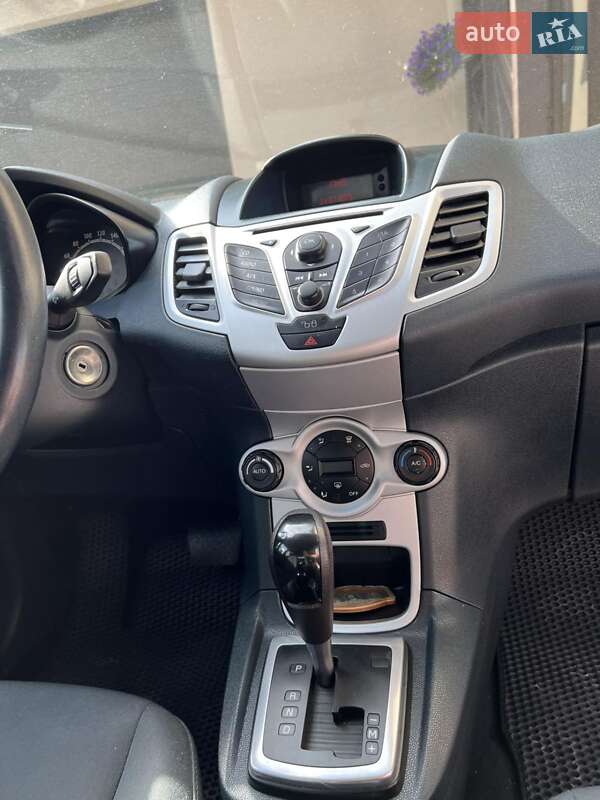 Хэтчбек Ford Fiesta 2011 в Болехове