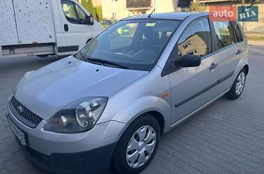 Хэтчбек Ford Fiesta 2006 в Сарнах