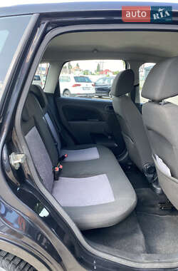 Хэтчбек Ford Fiesta 2006 в 