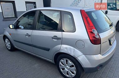 Хэтчбек Ford Fiesta 2006 в 