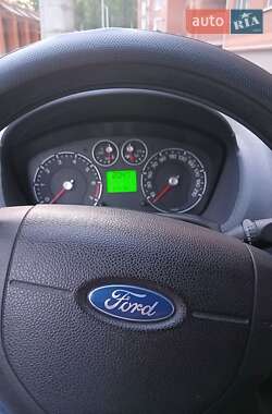 Хэтчбек Ford Fiesta 2006 в 