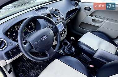 Хэтчбек Ford Fiesta 2007 в 