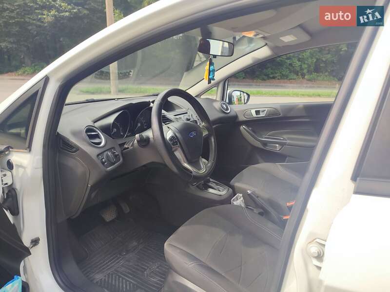 Хэтчбек Ford Fiesta 2014 в Львове