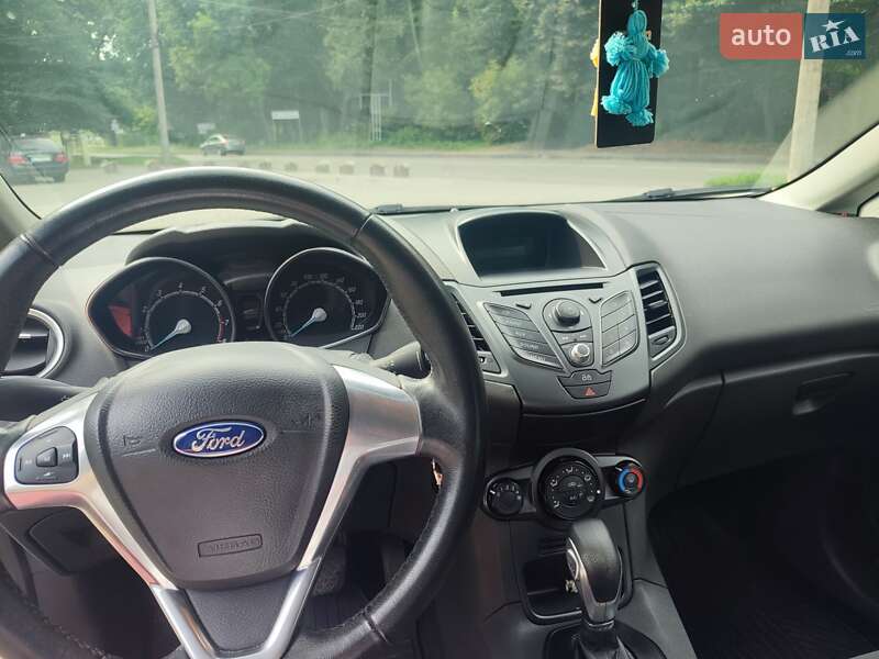 Хэтчбек Ford Fiesta 2014 в Львове