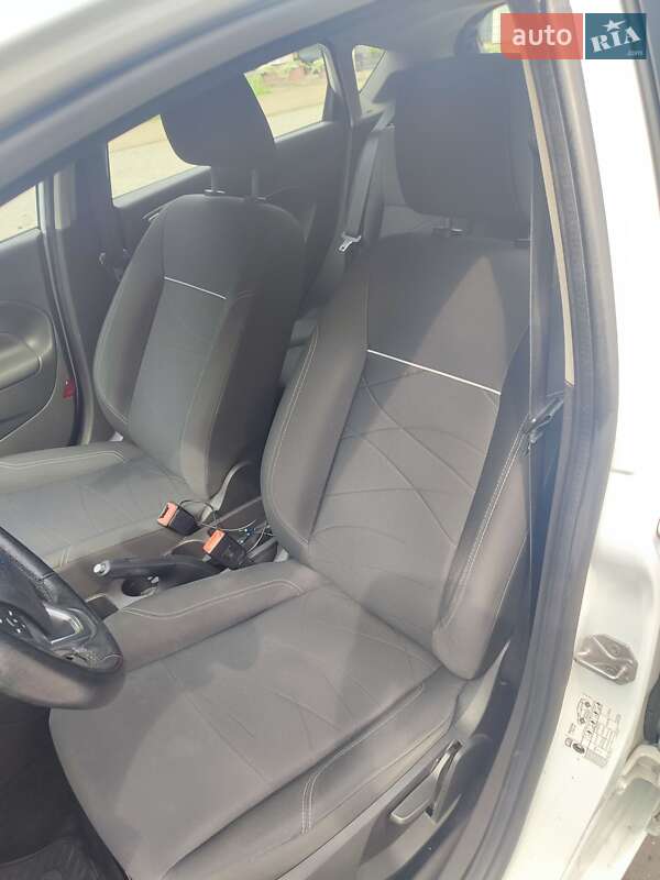 Хэтчбек Ford Fiesta 2014 в Львове