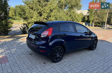Хэтчбек Ford Fiesta 2015 в 