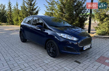 Хэтчбек Ford Fiesta 2015 в 