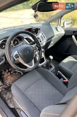 Хэтчбек Ford Fiesta 2009 в 