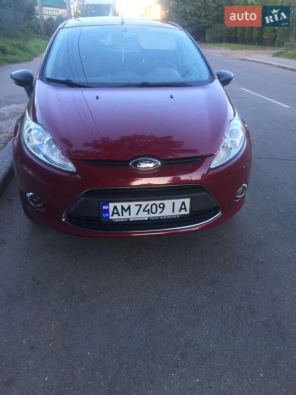 Хэтчбек Ford Fiesta 2010 в 