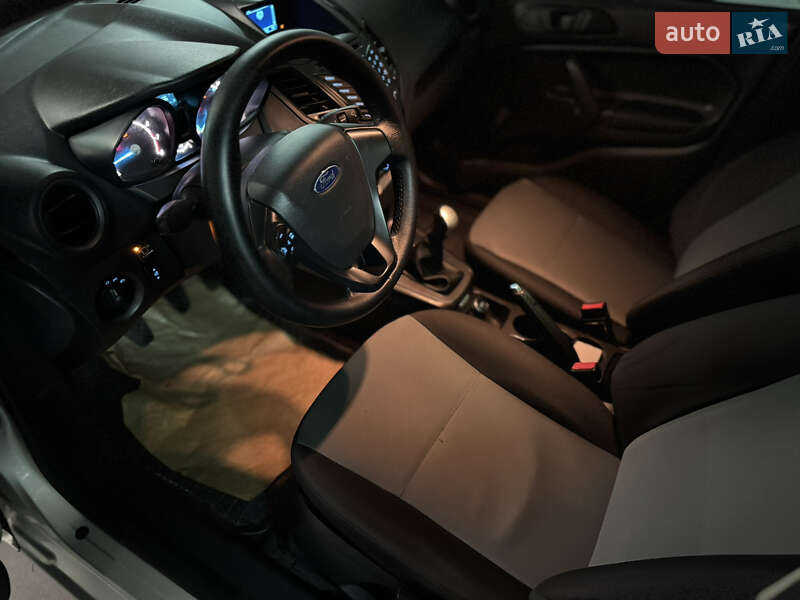 Седан Ford Fiesta 2017 в Днепре