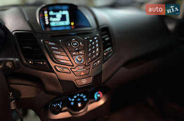 Седан Ford Fiesta 2017 в 
