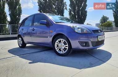 Хэтчбек Ford Fiesta 2006 в 