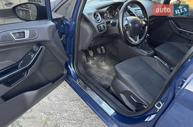Хэтчбек Ford Fiesta 2015 в 