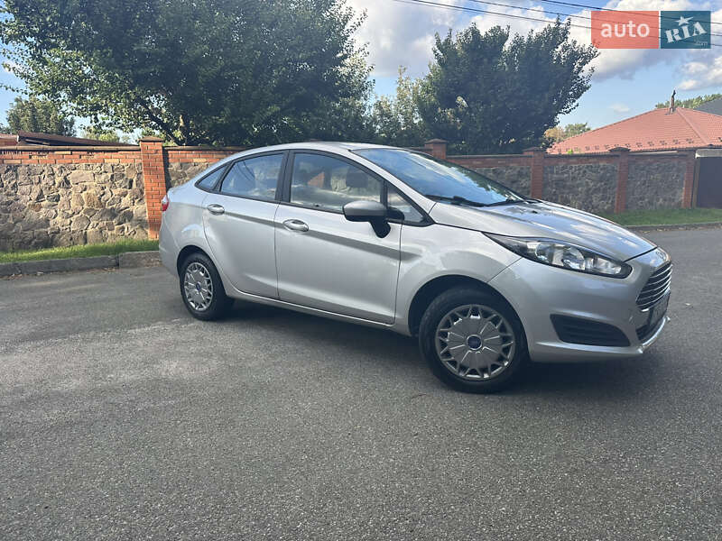 Седан Ford Fiesta 2016 в Киеве