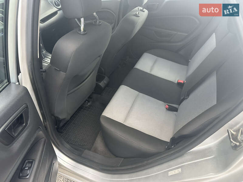 Седан Ford Fiesta 2016 в Киеве
