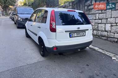 Хэтчбек Ford Fiesta 2007 в 