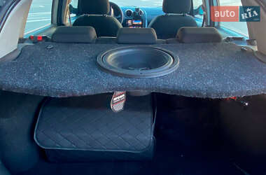 Хэтчбек Ford Fiesta 2004 в 