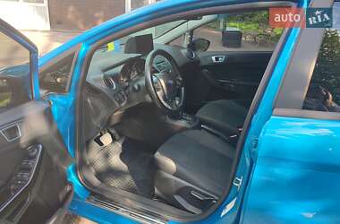 Хэтчбек Ford Fiesta 2015 в 